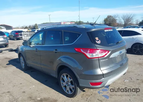 2016 Ford Escape Titanium z USA, uszkodzony, nr VIN 1FMCU9JX2GUB50269